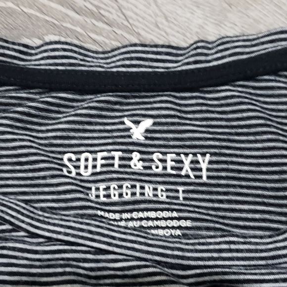 American Eagle Outfitters Soft & Sexy Top - Picture 4 of 4